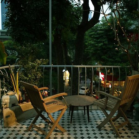 Bed and Breakfast The First Ba Trieu Ha Noi Hanoi Esterno foto